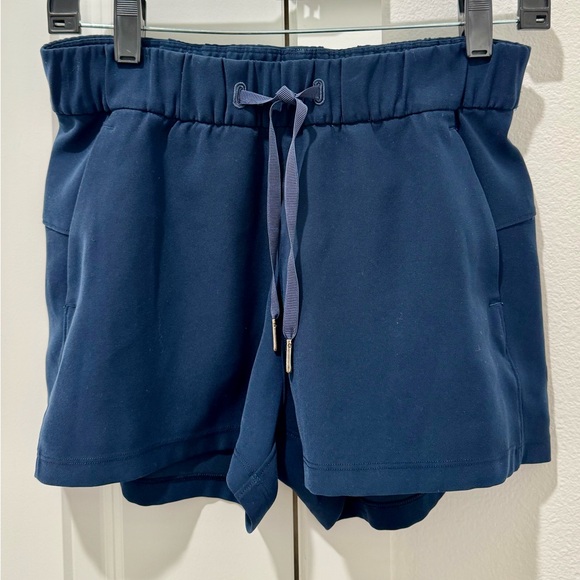 lululemon athletica On The Fly Shorts in Navy Blue - Picture 3 of 6